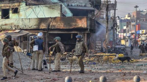 Delhi Violence: Delhi Police issused helpline number for any Help and Information in sensitive area in North East area. Delhi Violence: Delhi Police issused helpline number for any Help and Information in sensitive area in North East area.