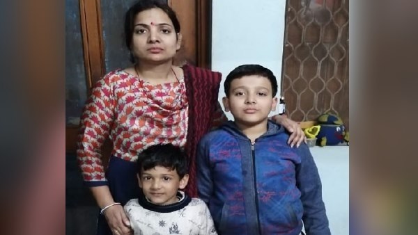 घर को दंगाइयों ने घेर लिया था