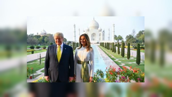 हिंदी भाषा में दीवार पर लिखा अतिथि देवो भव