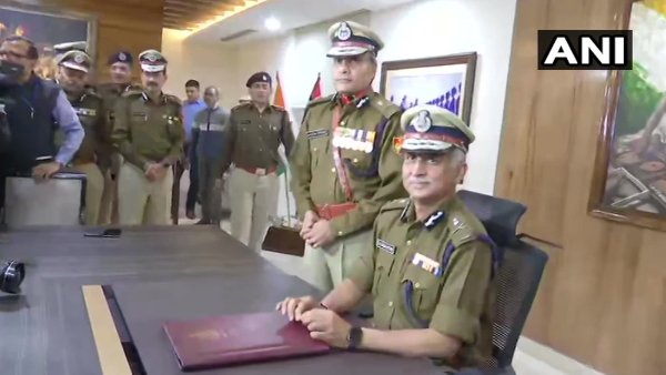 IPS officer SN Shrivastava takes charge as Delhi Police Commissioner replacing Amulya Patnaik IPS officer SN Shrivastava takes charge as Delhi Police Commissioner replacing Amulya Patnaik
