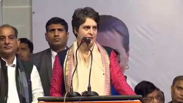 प्रियंका का मोदी पर पलटवार- पीएम बताएं रोजगार का घटना संयोग या प्रयोग प्रियंका का मोदी पर पलटवार- पीएम बताएं रोजगार का घटना संयोग या प्रयोग