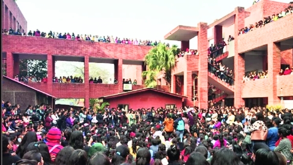 10 arrested in connection with molestation of women in Gargi College 10 arrested in connection with molestation of women in Gargi College