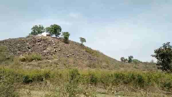 भारी मात्रा में दबे हैं दूसरे खनिज