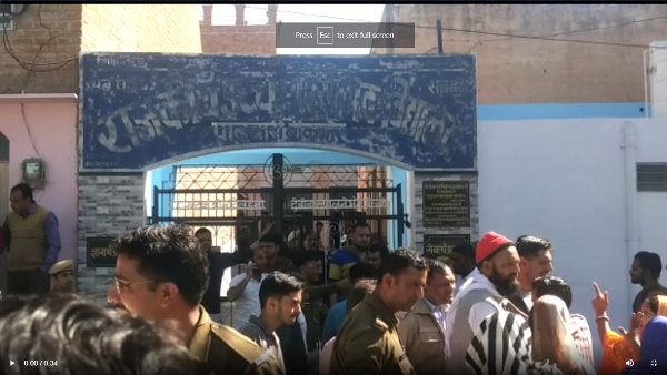 छेड़छाड़ से गुस्साई छात्रा ने सिखाया सबक