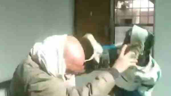Hamirpur: Peon beat up Tehsil clerk with shoes Hamirpur: Peon beat up Tehsil clerk with shoes