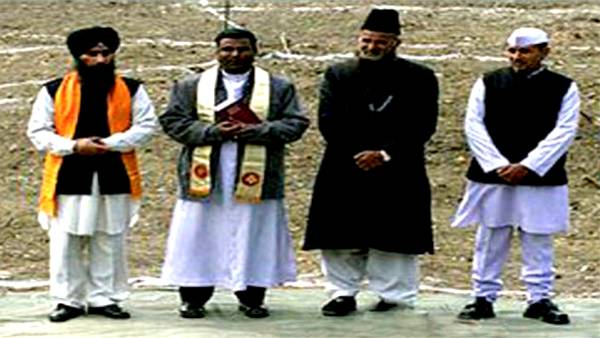 इस्लामिक देशों में मुस्लिम बहुसंख्यक, वो कैसे प्रताड़ित हो सकते हैं