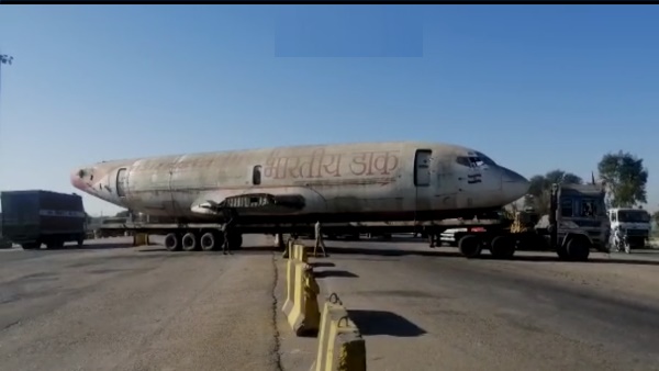 Indian Post Department Airline lost its way on Delhi ajmer highway Indian Post Department Airline lost its way on Delhi ajmer highway