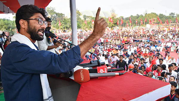 जिग्नेश मेवाणी ने मोदी सरकार किए वार