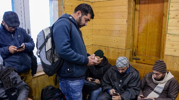 Jammu & Kashmir में 3G, 4G इंटरनेट सेवा पर 24 फरवरी तक जारी रहेगा प्रतिबंध Jammu & Kashmir में 3G, 4G इंटरनेट सेवा पर 24 फरवरी तक जारी रहेगा प्रतिबंध