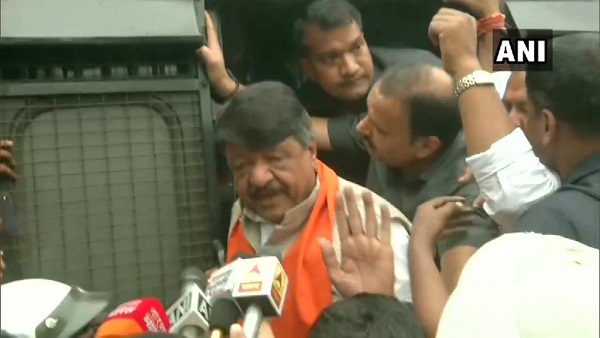 Kolkata: Police detains BJP leader Kailash Vijayvargiya during BJP rally in support of caa Kolkata: Police detains BJP leader Kailash Vijayvargiya during BJP rally in support of caa