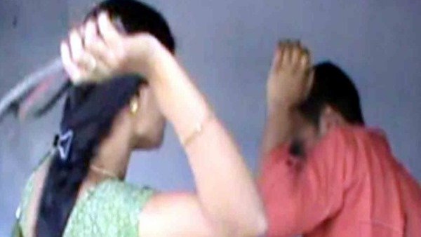 पूर्व-प्रेमी को सरेआम पीटा