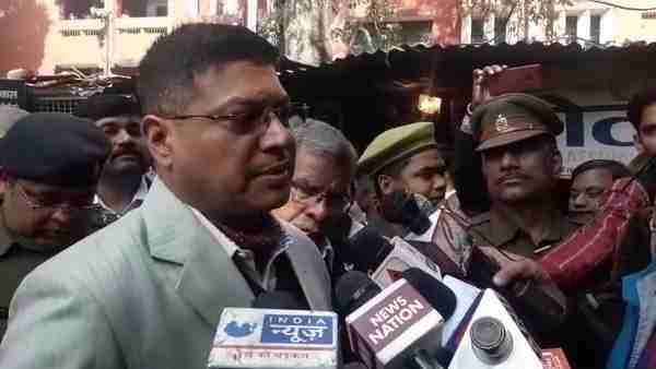 वकील की ड्रेस में आए थे हमलावर