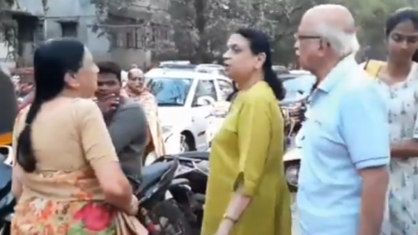 बुजुर्ग महिला फुटपाथ को खाली कराया