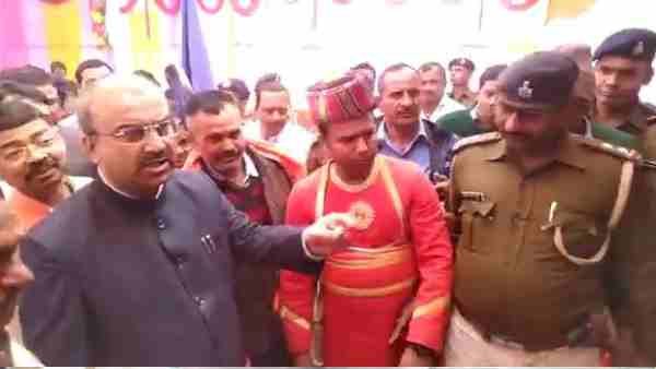 Health Minister Mangal Pandey asks for suspension of a police officer Health Minister Mangal Pandey asks for suspension of a police officer