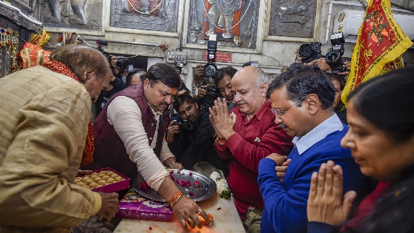 delhi cm Arvind Kejriwal reaches Hanuman Temple at Cannaught Place to offer prayers delhi cm Arvind Kejriwal reaches Hanuman Temple at Cannaught Place to offer prayers