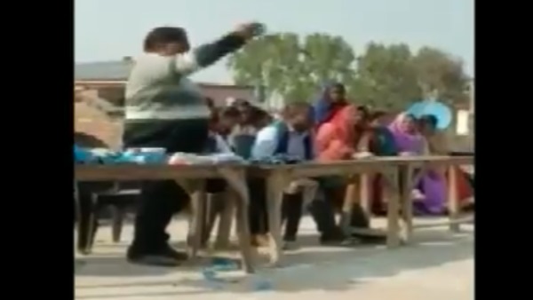 सोशल मीडिया वर वायरल हुआ वीडियो