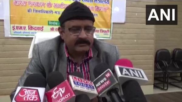 100 रुपए डाल दोगो के टीचर आंख मूंद कर नंबर देगा'