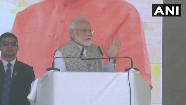 जंगमवाड़ी मठ पहुंचे पीएम मोदी