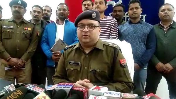 प्रेमी, सहेली सहित तीन गिरफ्तार