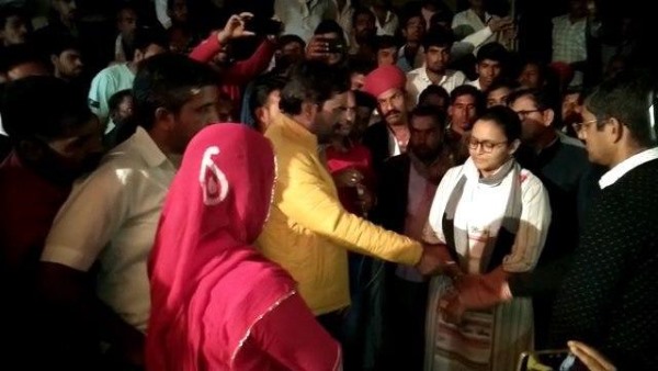 सरकार के खिलाफ नारेबाजी