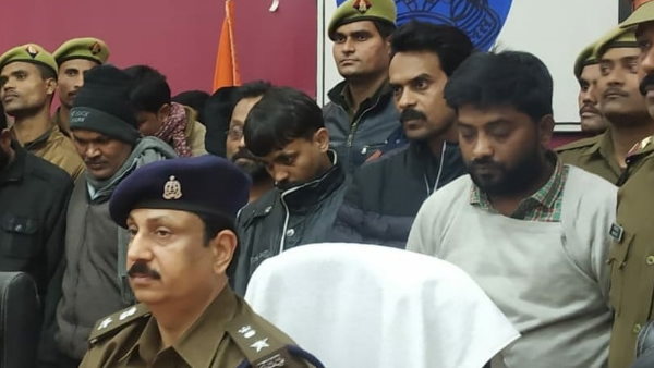 पुलिस ने की छापेमारी
