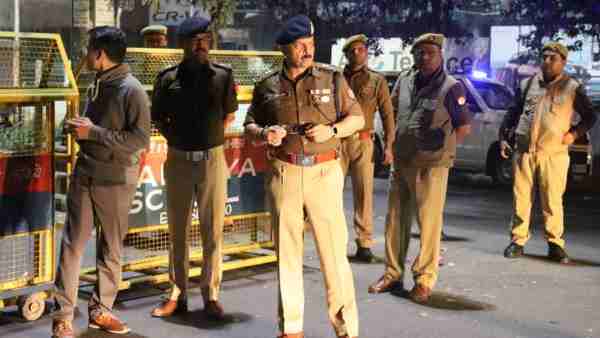 Delhi violence: dm ordered to close all liquor shops in noida near of delhi Delhi violence: dm ordered to close all liquor shops in noida near of delhi
