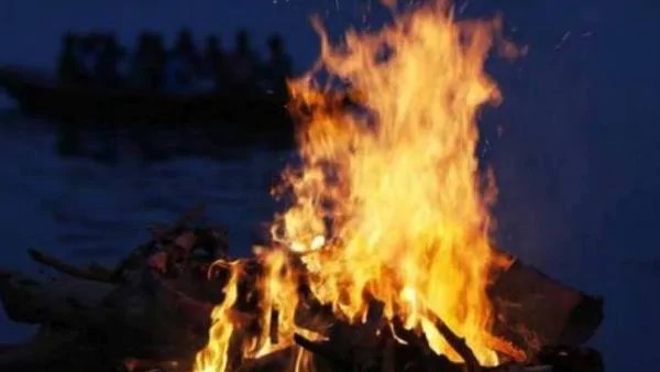 एक चिता पर किया गया दोनों का अंतिम संस्कार