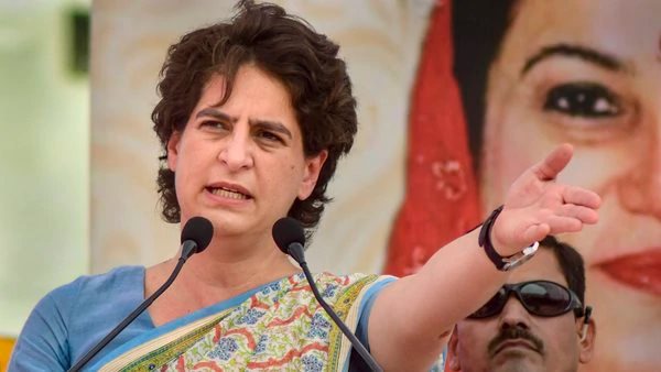 प्रियंका गांधी ने सरकार को घेरा