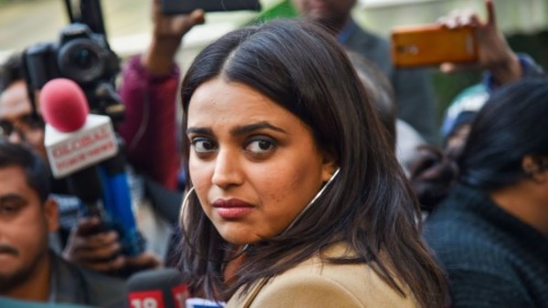 स्वरा के इस ट्ववीट की वजह से केजरीवाल ने किया उन्हें अनफॉलो स्वरा के इस ट्ववीट की वजह से केजरीवाल ने किया उन्हें अनफॉलो