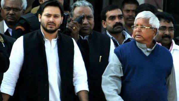 तेजस्वी की योग्यता पर सवाल