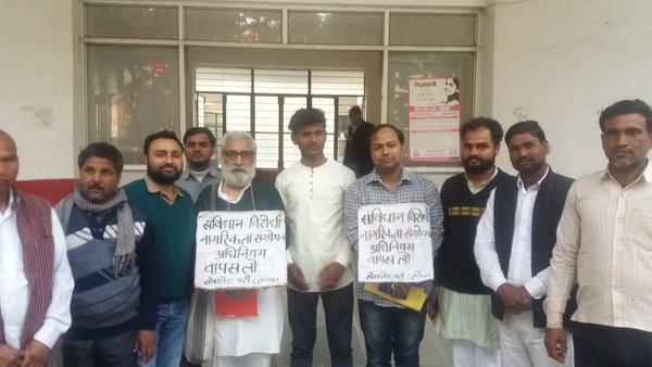 Magsaysay Award Winner Sandeep Pandey and nine others Arrested Before Starting Anti CAA March Magsaysay Award Winner Sandeep Pandey and nine others Arrested Before Starting Anti CAA March