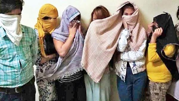 कई युवतियां अश्लील अवस्था में पाई गईं