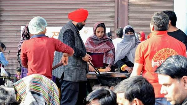 मुस्तफाबाद और खुरेजी में भी चलाए लंगर