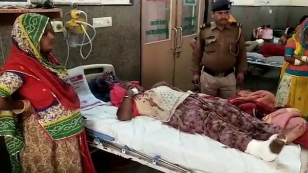 Son Brutally attacked on Mother in Sadul Ganj Bikaner Son Brutally attacked on Mother in Sadul Ganj Bikaner