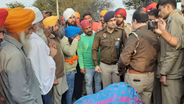 पंजाब के तरनतारन में नगर कीर्तन में धमाका, 15 लोगों की मौत पंजाब के तरनतारन में नगर कीर्तन में धमाका, 15 लोगों की मौत