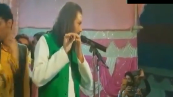 Bihar Tej Pratap Yadav played flute on Mahashivratri comparing Nitish Kumar with Kansa Bihar Tej Pratap Yadav played flute on Mahashivratri comparing Nitish Kumar with Kansa