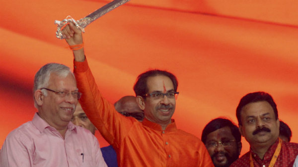 एनआरसी पर शिवसेना अभी भी राजी नहीं