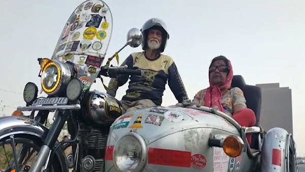 Vadodara belongs couple took 25000 km trip with the message of saving forest Vadodara belongs couple took 25000 km trip with the message of saving forest