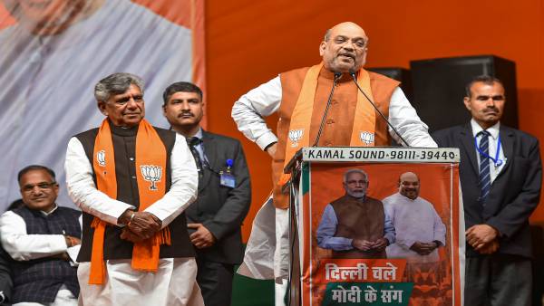 AAP का वोट छिटका तो वोटों के बंटवारे का लाभ बीजेपी को मिलेगा