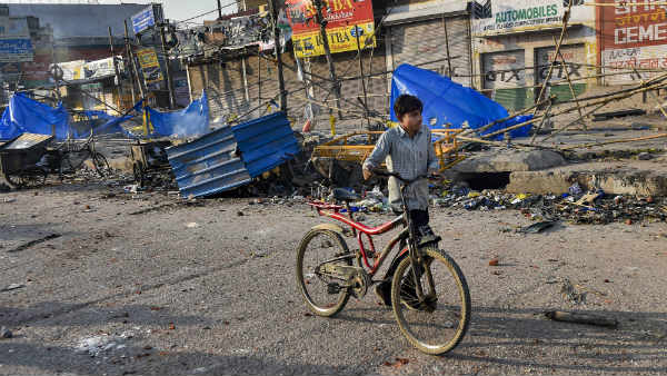 उपद्रवियों ने डंडों और लोहे की छड़ से पीटा