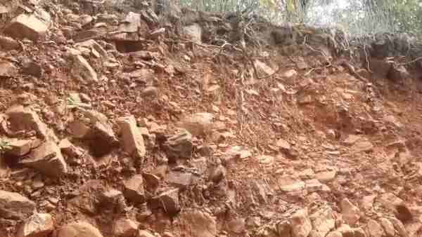 कुलदेवता का मंदिर नष्ट होने की है चिंता