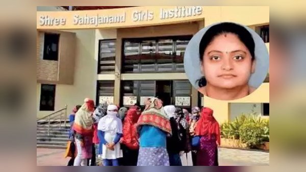 एड्मिशन के समय ही भरवा लिए जाते थे 'पीरियड्स फॉर्म'