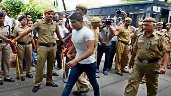 कोर्ट ने पूछा-आखिरी बार परिजनों से कब मिलोगे?