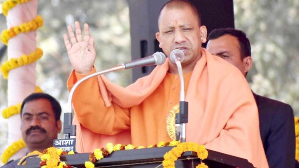 सोशल मीडिया में निशाने पर आए सीएम योगी