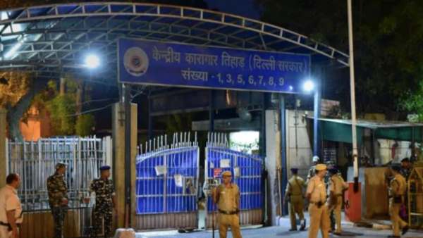 Tihar Releases 400 Prisoners To Decongest Prisons Amid Coronavirus Outbreak Tihar Releases 400 Prisoners To Decongest Prisons Amid Coronavirus Outbreak