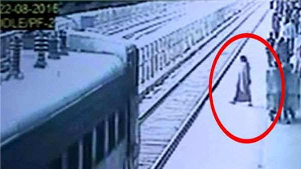jharkhand jamtara woman did suicide on front of train jharkhand jamtara woman did suicide on front of train