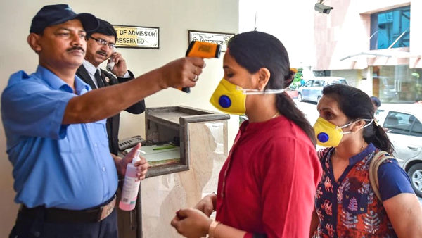 जनता कर्फ्यू से कोरोना के खिलाफ देश की जनता का एलान-ए-जंग जनता कर्फ्यू से कोरोना के खिलाफ देश की जनता का एलान-ए-जंग