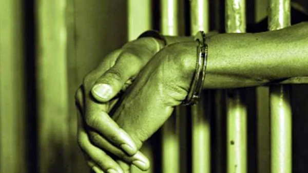 पुलिस ने दो लोगों को किया गिरफ्तार