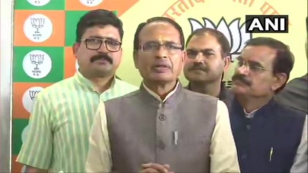 कांग्रेस के 21 पूर्व विधायकों ने भाजपा की सदस्यता ली