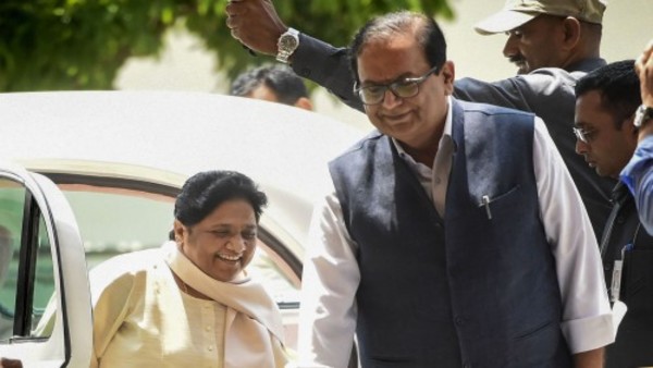 सबसे बड़ा दलित नेता कौन? पहले भी हुई है जंग
